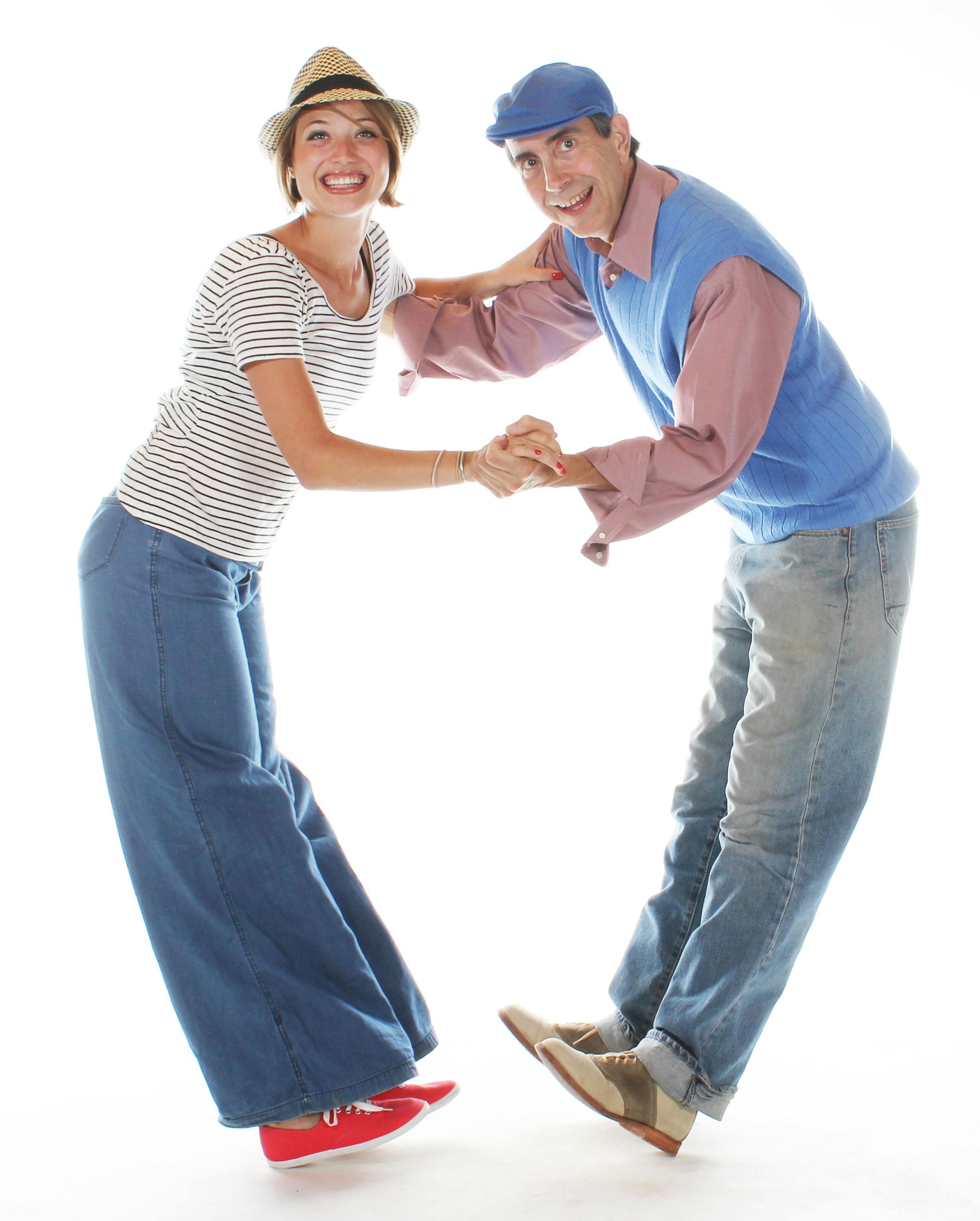 Människor som dansar tillsammans hos Dansa Dig Glad